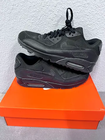 Black Nike Air Max 90 sneakers - mens size 44
