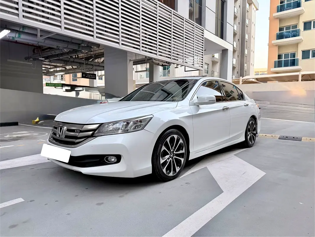 Honda Accord 2016 — photo 1 of 18