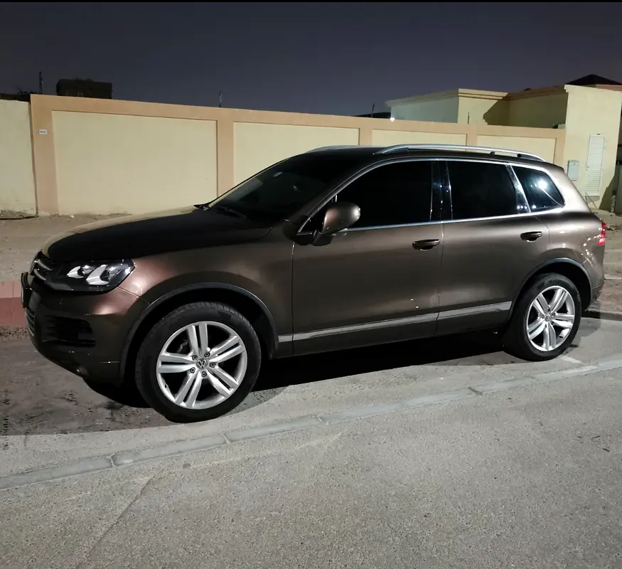 Volkswagen Touareg 2013 — photo 1 of 9