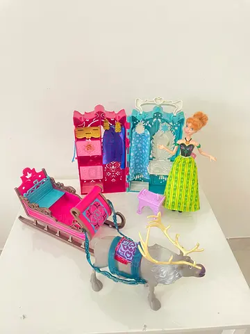 FROZEN ANNA ELSA ROYAL SLEIGH +  ROYAL CLOSET