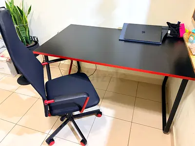 Ikea spacious Black and Red Modern Study/Computer Desk and chair in excellent Condition