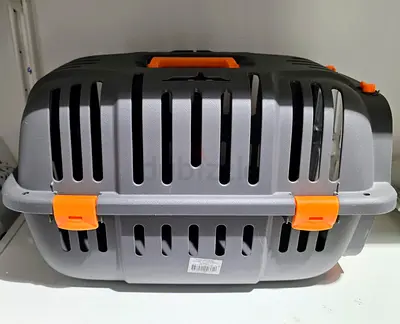 Small Plastic Pet Carrier / Cat Carrier - Good Condition