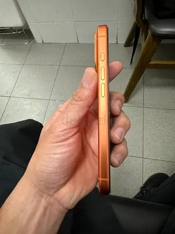 iphone 17 pro 512, Very good conditionno dent , smooth. 4months old used.complete with og box.