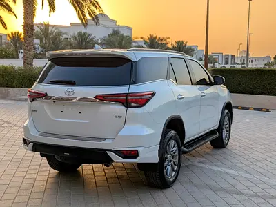 2025 Toyota FORTUNER 照片 15
