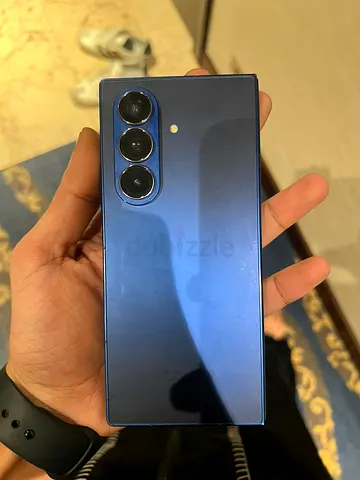 Samsung Galaxy (blue) - Good condition, triple rear cameras