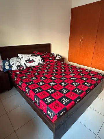 BEDROOM SET AVAILABLE FOR SALE (URGENTLY)