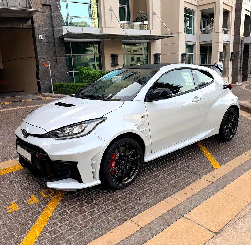 Toyota Yaris 2026 — photo 1 of 8