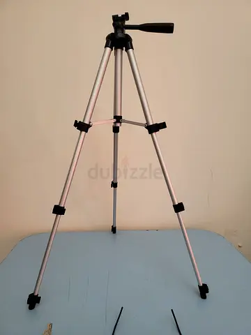 Compact lightweight camera tripod with pan handle - good condition