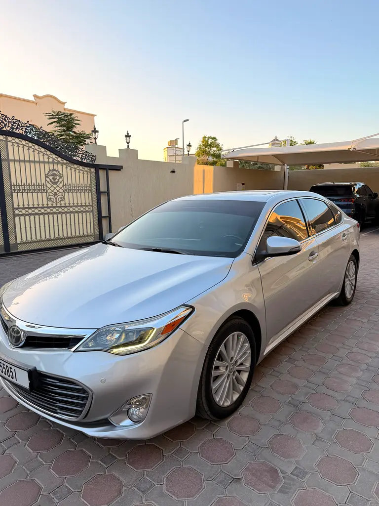 Toyota Avalon 2013 — photo 1 of 20