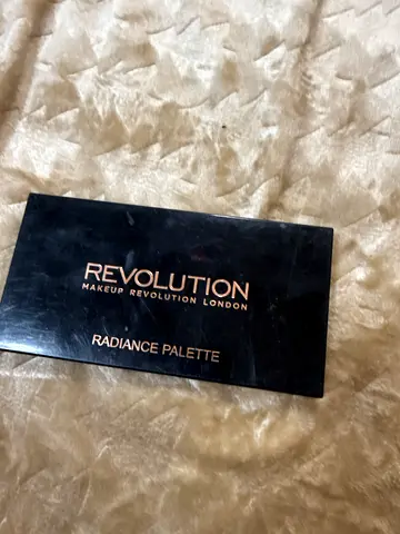 Makeup Revolution Radiance Palette