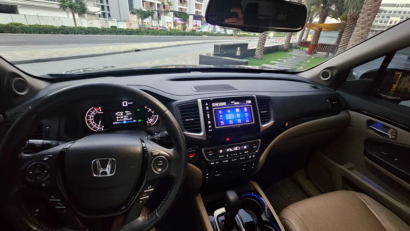 Honda Pilot 2017 — photo 1 of 18