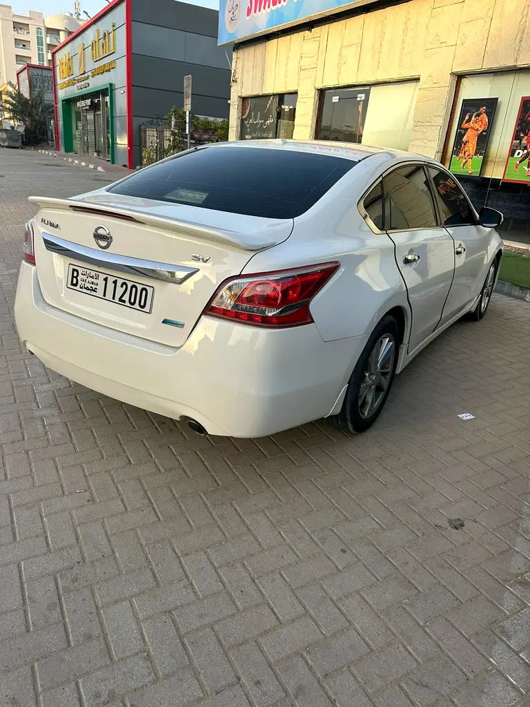 Nissan Altima 2013 — photo 1 of 8