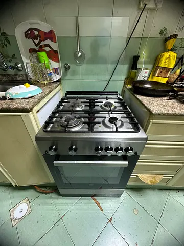 Stainless Steel 4-Burner Gas Cooker with Oven - Good Condition
