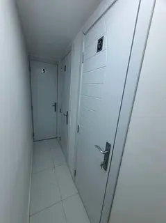Loft partition (private) available in Jumeirah 1 for decent people in 1500/month