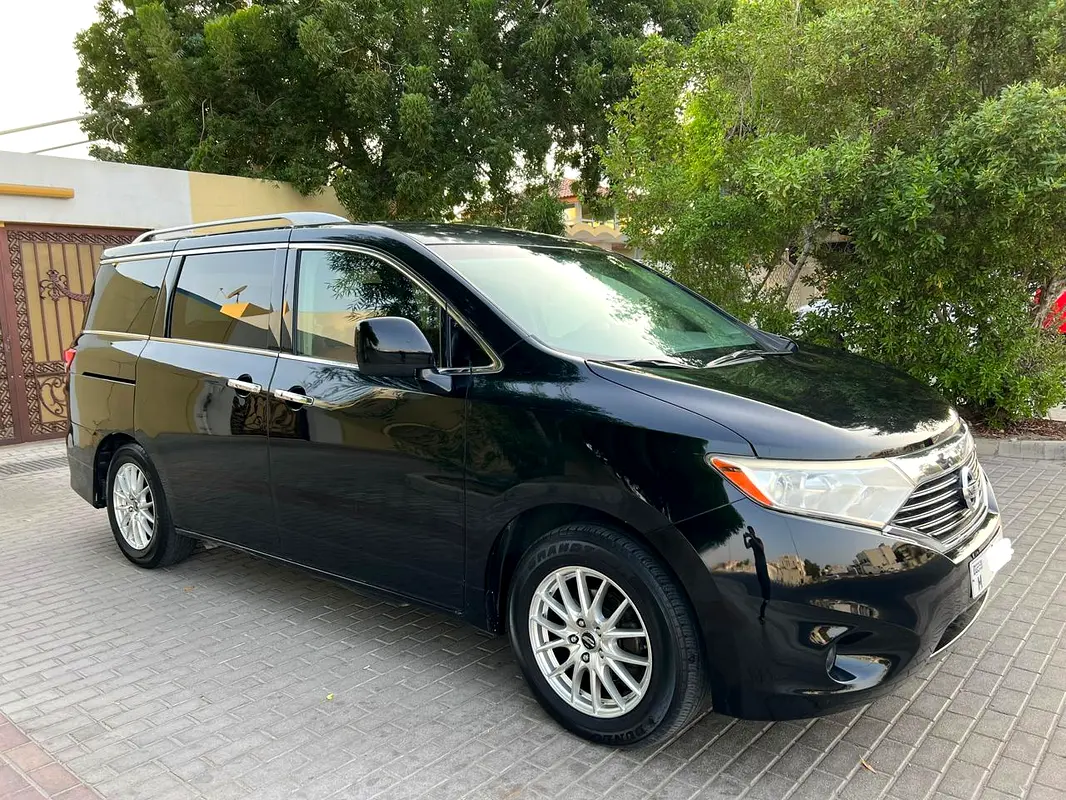 Nissan Quest 2012 — photo 1 of 10