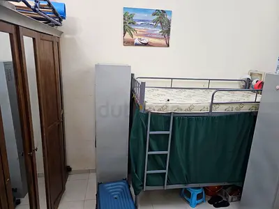 Ladies bed space available near to DIP metro