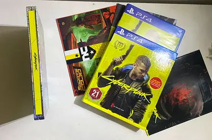 PS4 Cyberpunk 2077 (Collectors edition) with extra PS4 game cases and posters,map,cards