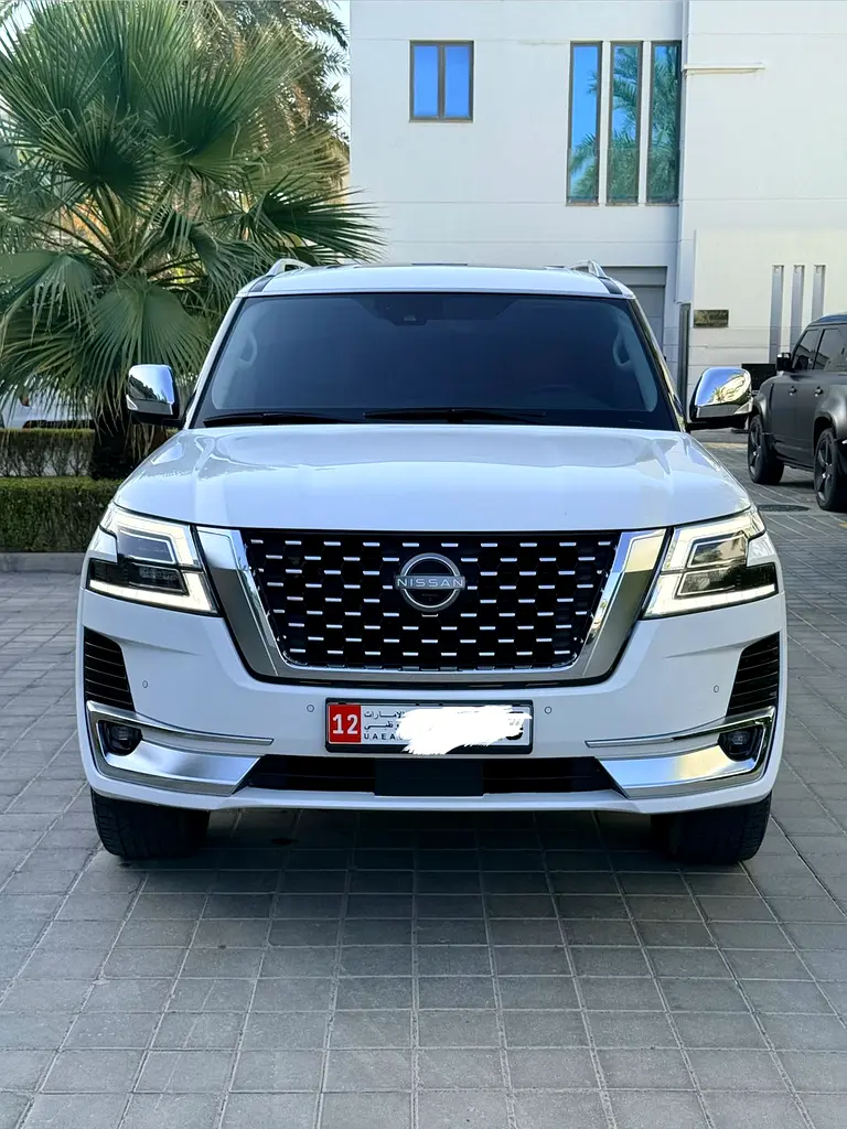 Nissan Patrol 2023 — photo 1 of 9