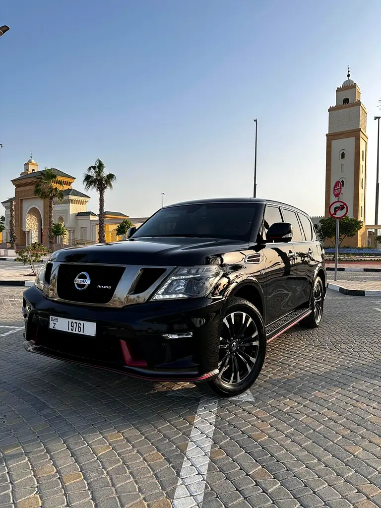 Nissan Patrol 2017 — photo 1 of 18