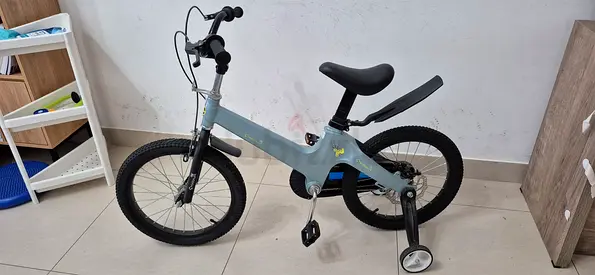 Used Kids Bike suitable for boys or girls of age between 5 to 10 years - Good Condition