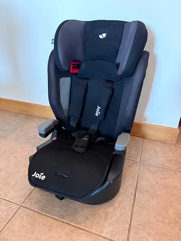 Joie Elevate car seat (excellent used condition). Purchased for a holiday - used once