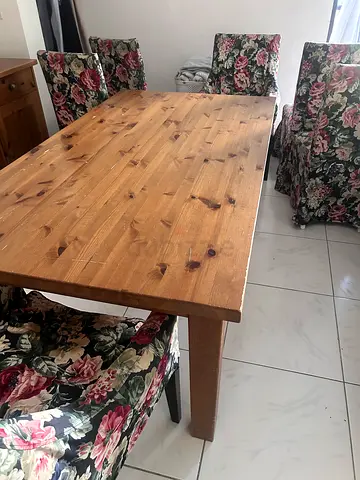 Ikea Solid Dining Table chairs