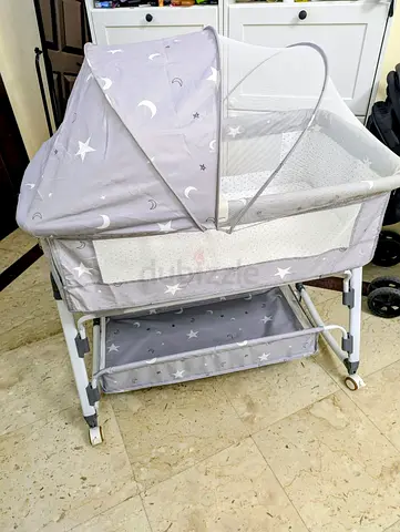 Baby 4 in 1 Baby Crib, Bassinet/Cradle with Canopy and Storage - For Quick Sale