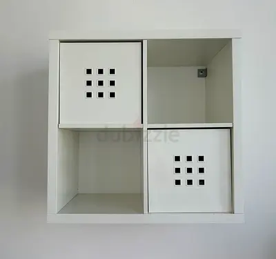 Modern white 4-cube storage organizer in excellent condition.