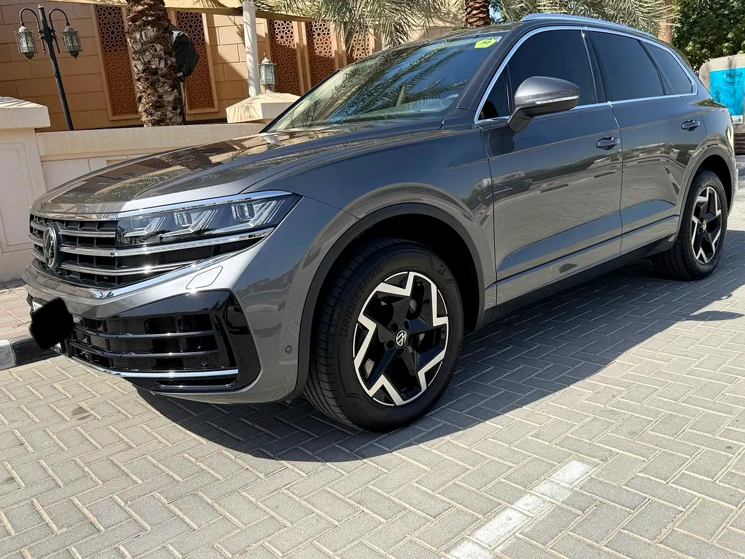 Volkswagen Touareg 2025 — photo 1 of 14