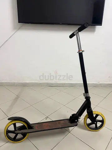 Foldable kidd Kick Scooter with Large Wheels - Good Condition