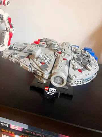 Star Wars LEGO Desktop Millennium Falcon