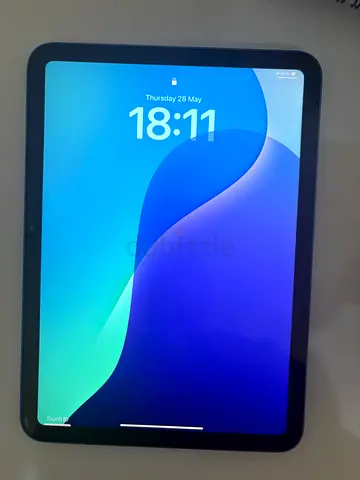 Apple iPad 10th Gen 64GB Blue + Case + Extra Screen Protector