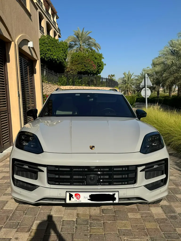 Porsche Cayenne 2025 — photo 1 of 8