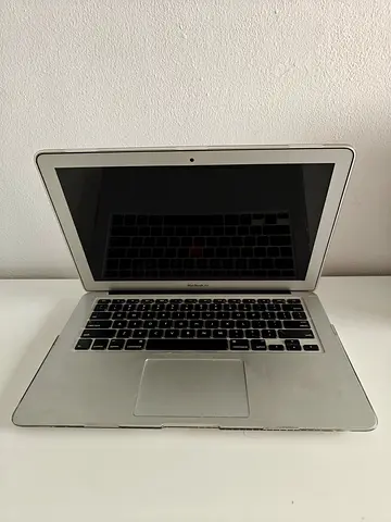 MacBook Air 13 Inch (Mid 2015)
