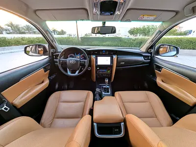 2025 Toyota FORTUNER 照片 3