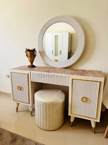 DOUBLE BED SET WITH DRESSER