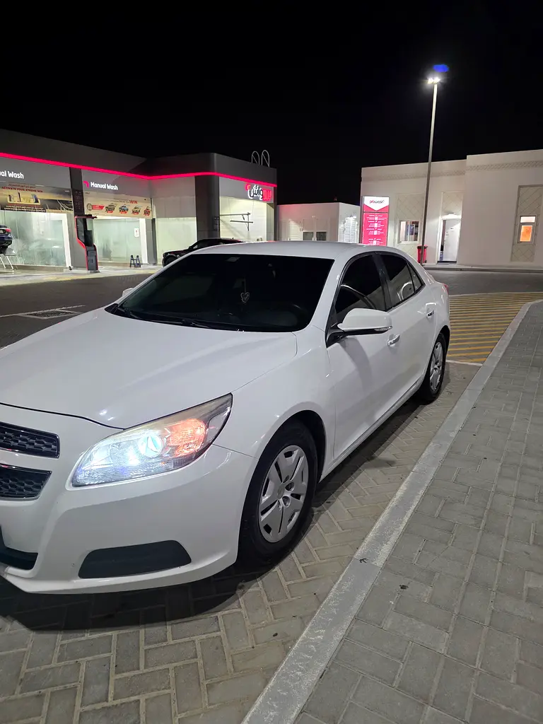 Chevrolet Malibu 2015 — photo 1 of 9