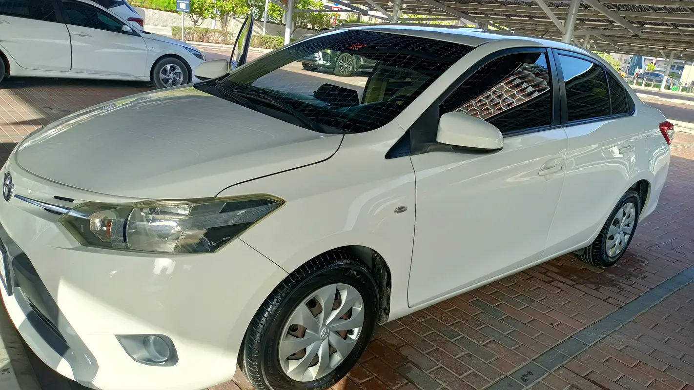 Toyota Yaris 2015 — photo 1 of 8