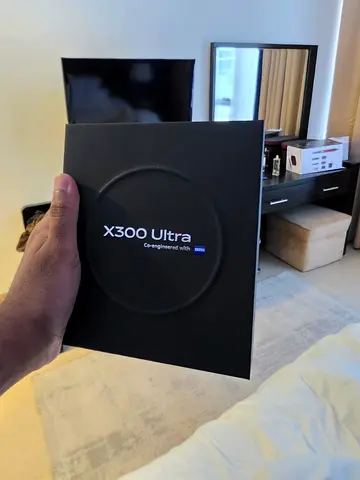 Vivo X300 Ultra 16/512 UAE version only 10 days old Urget selling