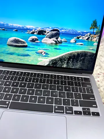 MacBook Air M2-47 cycle charge.