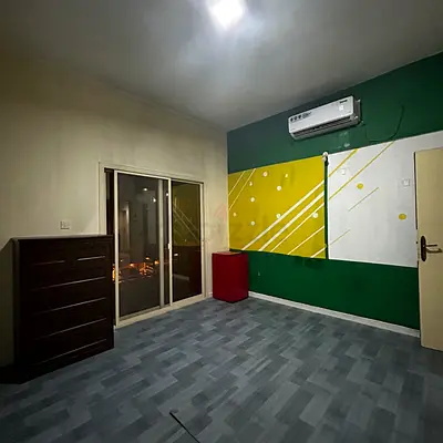 Beautiful master bedroom for bachelor available in villa MIRDIFF