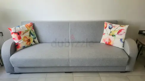 Light grey 3-seater fabric sofa in excellent condition