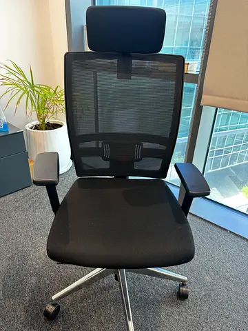 Black ergonomic mesh office chair with headrest SUPER comfortable