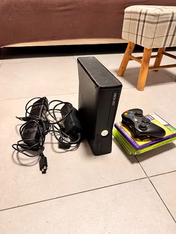 Microsoft Xbox 360 Slim Console Bundle with Controller and Games along side Kinect.