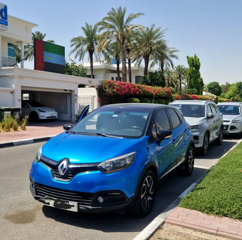 Renault Captur 2016 — photo 1 of 8