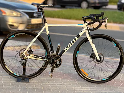 White gravel bike 54cm