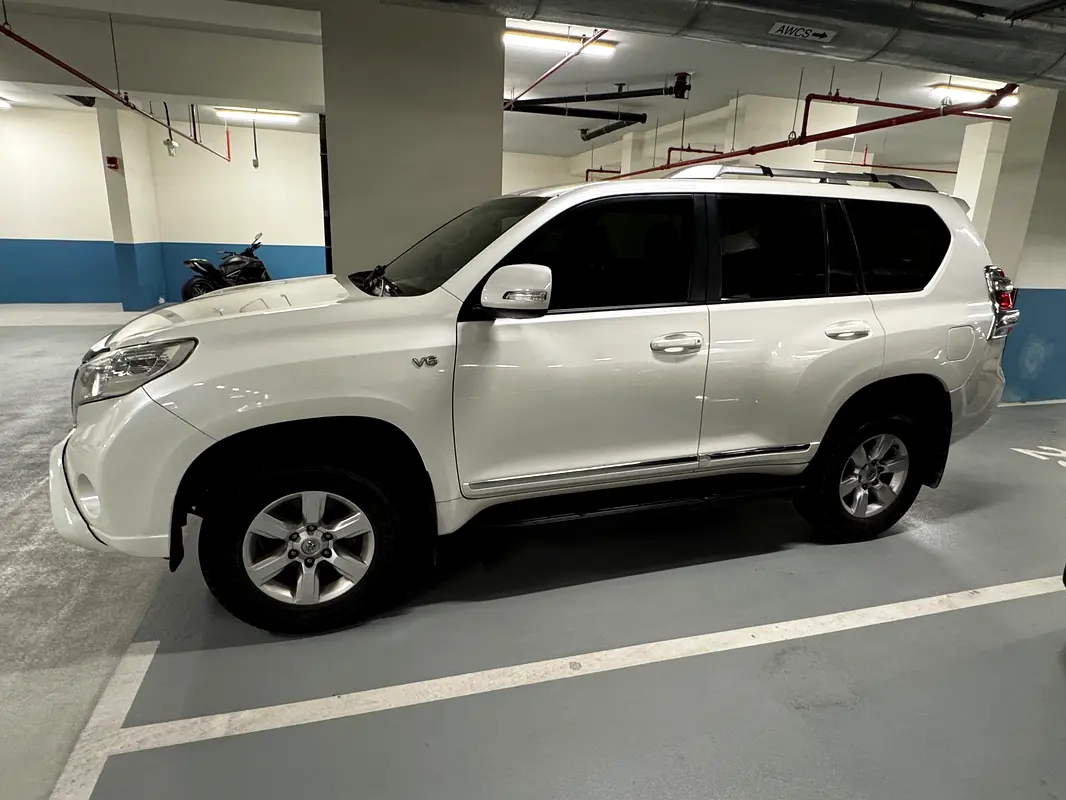 Toyota Prado 2017 — photo 1 of 10