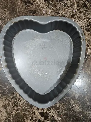 Heart-shaped non-stick cake tin / baking pan