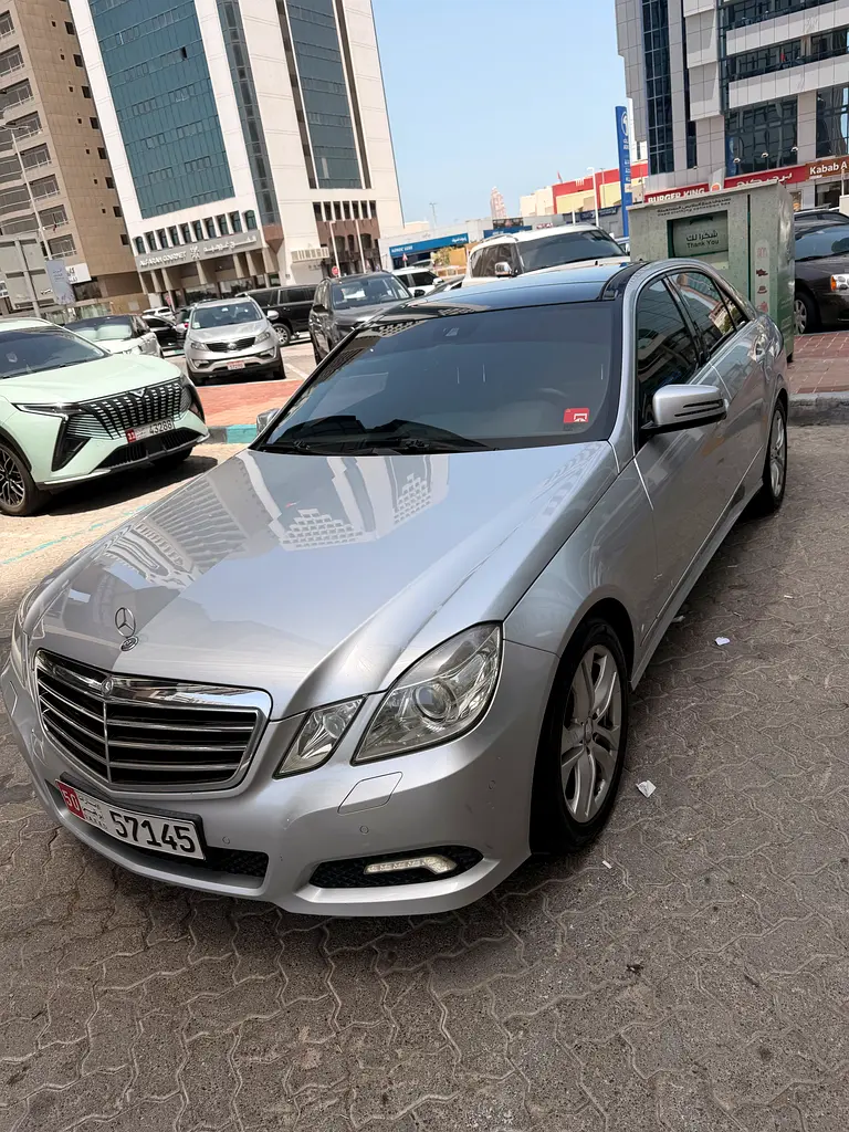 Mercedes-Benz E-Class 2010 — photo 1 of 18