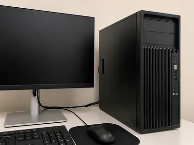 HP PC GTX 745 CPU Intel Xeon E3-1245 v5 with Monitor, Keyboard  Mouse - Good Condition